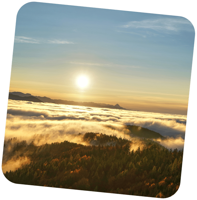 photo inspirante illio couché de soleil sur les montagnes